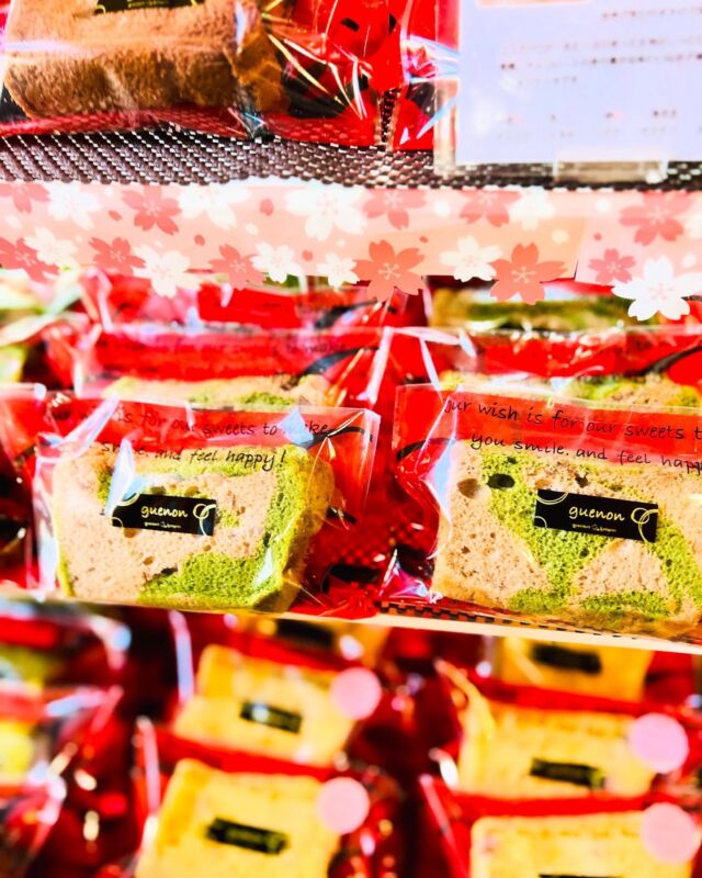『季節限定』✨
よもぎシフォン販売始まりました💚
何時もご利用いただきましてありがとうございます💛
皆さまのご来店心よりお待ちしております
#グノン 
#シフォンケーキ
#期間限定
#よもぎ
#よもぎシフォン